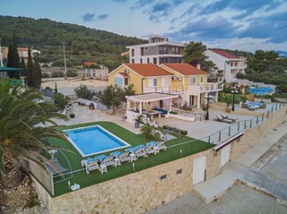 Fascinating beachfront villa with swimming pool and pier on, picture 4