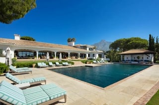 Exceptionally Designed Mansion Captivates With Its Elegance, picture 3