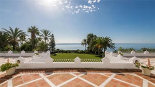 Iconic Frontline Beach Estate with Private Beach Access, picture 3