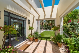 Fully Renovated | Backing park | Large plot, picture 3