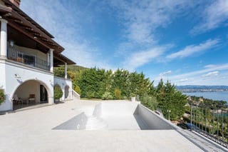 Unique luxury villa with pool and panoramic view in Icici, O, picture 4