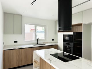 High-end Finish | Private Pool | Lake Backing, picture 4
