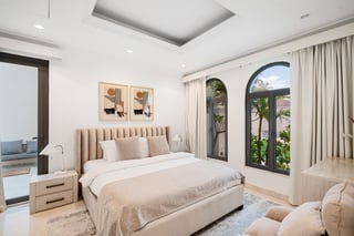High No. | Immaculate Condition | Fully Furnished, picture 3