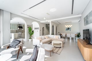 Fully Renovated | 5 En-Suite Bedrooms | Negotiable, picture 3