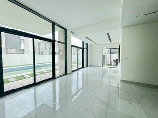 Ready to Move | Large Corner Plot | Private Pool, picture 3