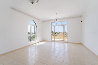 Skyline View | Park Backing | Renovation Opp, picture 3