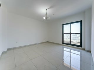 Spacious | 3 Bed Duplex | Close To Metro, picture 4