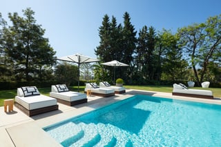 A private oasis nestled in an enviable front-line golf, picture 4