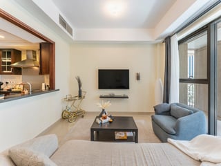 Boulevard View | Low Floor | Spacious Layout, picture 3