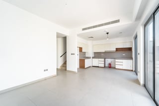 Vacant 4 BR | Bright Corner Townhouse..., picture 4