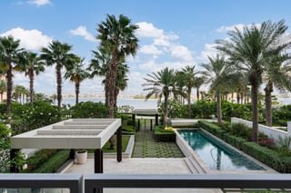 Must-See Trophy 4BR Garden Suite with Private Pool, picture 3