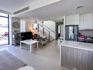 Modern Family Villa | Landscaped Garden | Golf Grove, picture 3