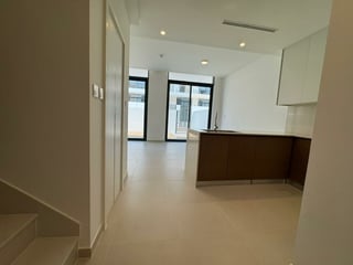 Brand New | Prime Location | Vacant....., picture 4
