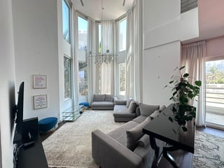 Corner Unit | Vacant | Grand Living....., picture 3