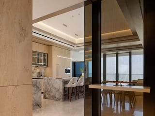 Luxury Living | Fully Upgraded | Full Marina View, picture 3