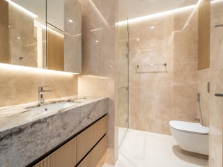 Luxury Living | Fully Upgraded | Full Marina View, picture 3