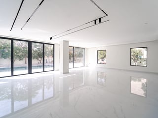 One of a Kind | Fully Upgraded | Vacant., picture 4