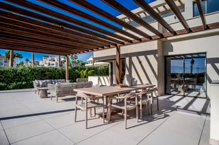 Brand new beachfront villa with 24h security in Estepona, picture 3