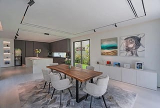 Fully Renovated | Corner Plot | Vacant Now, picture 3