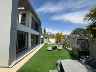 Vacant  |  Exclusive  |  Landscaped Garden, picture 3
