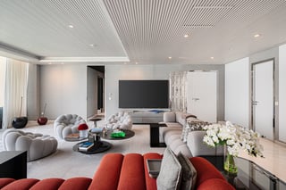 Ultra High Floor One-Of-A-Kind Upgraded Residence, picture 3