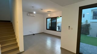 Motivated | 3Bed+Maid Type 2 | Tenanted No Notice, picture 3