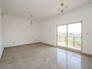 Vacant Lakefront Villa on an Extended Plot, picture 4