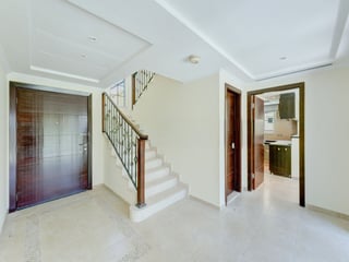 Landscaped | Internal | District 5 | Vacant August, picture 4