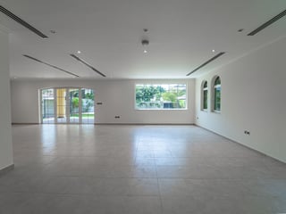 Vacant | Internal | Away From Cables | Landscaped, picture 4