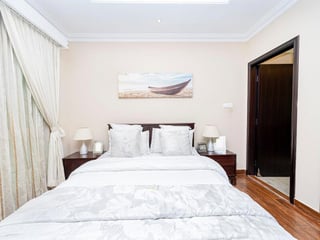 Available Now | Fully Furnished | Upgraded, picture 4