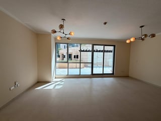 Large Terrace | Vacant | Prime location., picture 3