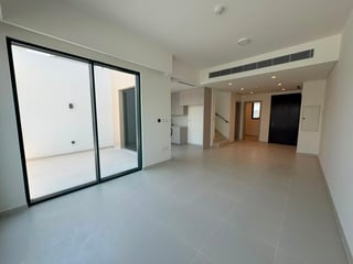 Single Row | Vacant | Backing Pool | G+2, picture 3