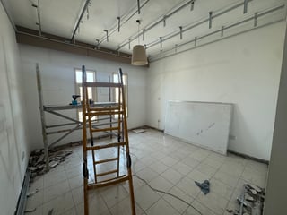 Full Refurb in Process | 2 Bed + Study | Pool View, picture 4