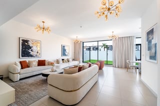 Beachfront 5BR Luxury | Furnished l Vacant, picture 3