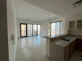 Higher Floor | Vacant | Creek Tower View, picture 4