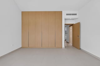 New Address Hillcrest 5-bedroom villa with refined basement, picture 3