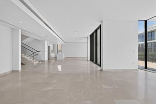 New 5-bed Address Hillcrest villa with expansive lower level, picture 4