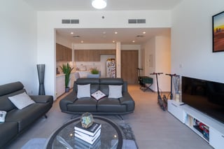 Fully Furnished | Park Views | Prime Location, picture 3
