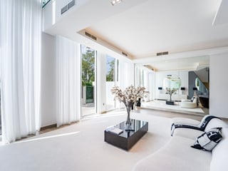 4 Bed | Furnished | Upgraded | Lagoon View, picture 3