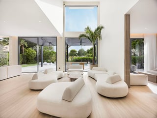 Luxury 5BR Renovated Villa | Private Pool & Park Views, picture 4