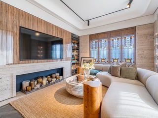 Luxuriously Upgraded Apartment in Downtown Dubai, picture 3