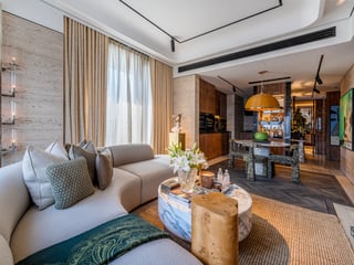 Luxuriously Upgraded Apartment in Downtown Dubai, picture 4