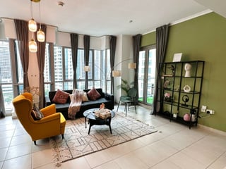 Fully Furnished | Mid Floor | Bright Unit, picture 3