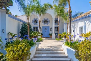 Classical Andalusian Beachfront Villa in East Estepona, picture 4