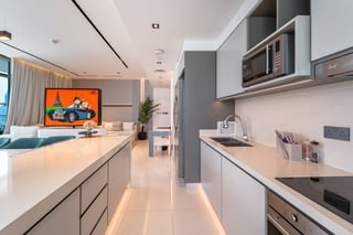 Fully Furnished I Upgraded I Marina View, picture 3