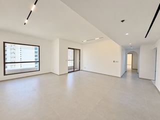 Beautifully Upgraded | Vacant Now | Closed Kitchen, picture 4
