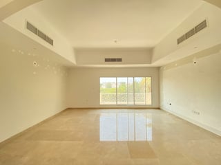 Magnificent 6BR Villa | Private Pool + Garden, picture 4