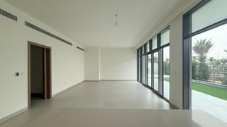 Huge plot villa in Al Furjan with landscaped garden, picture 3