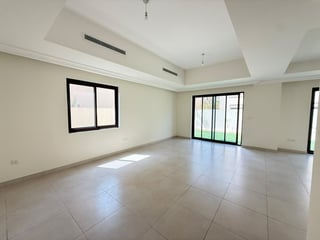 HOT Property| Negotiable| 5Beds |VOT |Close to Park, picture 3