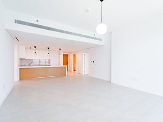 Luxury Beachfront Living | Full Sea Views, picture 3